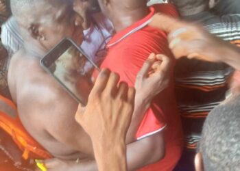 Ondo APC Primary: Angry Party Members Beat Commissioner Over Result Sheets