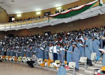 22 Bag 1st Class As NOUN Graduates 22,175