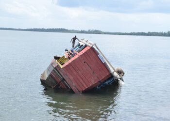 Boat Mishap: Navy Rescues 250 Persons