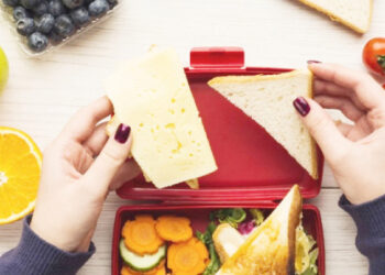 Why You Should Pack A Healthy School Lunch