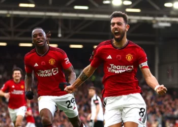 Fernandes Scores Twice To Help Man Utd Overcome Sheffield Utd