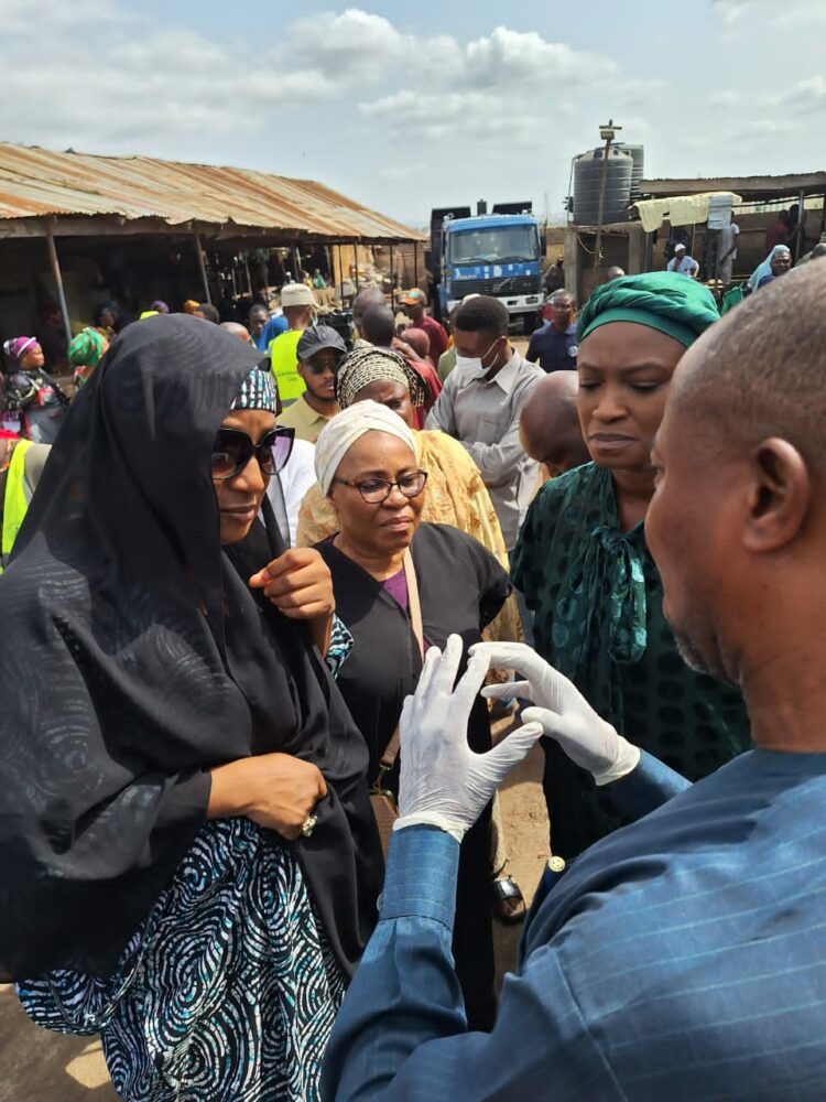 The Kwara State government officials who  confiscated beef of the suspected poisoned cows at the Mandate Market, Adewole, Ilorin, on Sunday. Photo by Abdullahi Olesin, Ilorin.