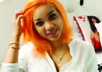 Actress Simi Gold Consoles Bobrisky Amid EFCC Trial