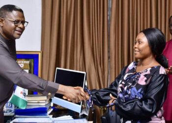Gov Otu Offers Automatic Job To Corps Member For Honouring Dad In Viral Video