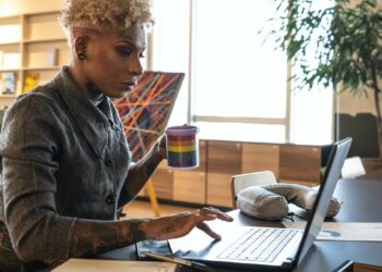 Expert Explains Rewards Of Working As A Graphic Designer