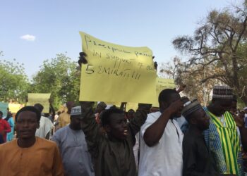 PICTORIAL: Protest Erupts In Kano Over Removal Of Emir Bayero