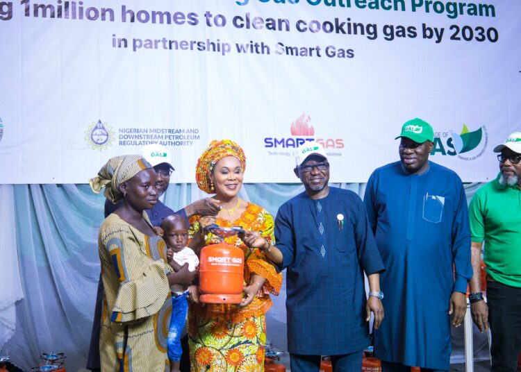 R-L : Coordinating director, Decade of Gas,  Edet Ubong; permanent secretary, Ministry of Petroleum Resources, Nicholas Agbo-Ella; minister of state Petroleum Resources (Gas), Ekperikpe Ekpo; minister of Women Affairs, Uju Kennedy-Ohanenye with a beneficiary, during the flag off of the Decade of Gas Grassroots LPG Penetration Programme in Abuja, yesterday.