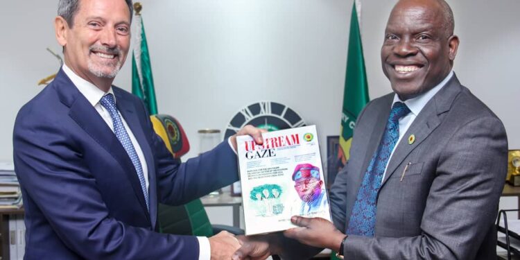 L-R: Global president, Schlumberger (SLB) Global,  Olivier Le Peuch, and chief executive of the Nigerian Upstream Petroleum Regulatory Commission, Gbenga Komolafe, when the SLB delegation visited the Commission’s headquarters in Abuja over the weekend.