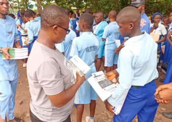Onyejoecha Foundation Distributes Books, Others To Abia Schoolchildren
