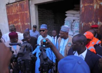 FG Presents 37,000 Bags Of Grains To Borno Govt