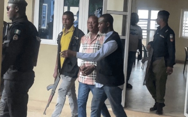 Police Parade 'Auxiliary' For Alleged Armed Robbery, Kidnapping, Murder In Oyo 1 Police para armed robbery gang