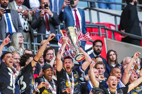 Southampton Edge Leeds To Earn Promotion Back To Premier League 1 Southampton