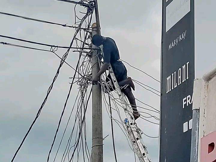 Man Electrocuted On High Tension Pole In Bayelsa
