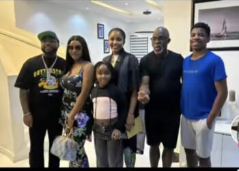 Davido Ends Feud With Pinnick, Invites Ex-NFF Boss To His Wedding