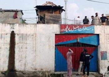 1 Killed, 19 Escapees At Large After Jailbreak In Pakistan