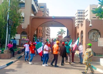Strike: Labour Enforces Shut Down Of Gov’t Offices, Banks In Abuja