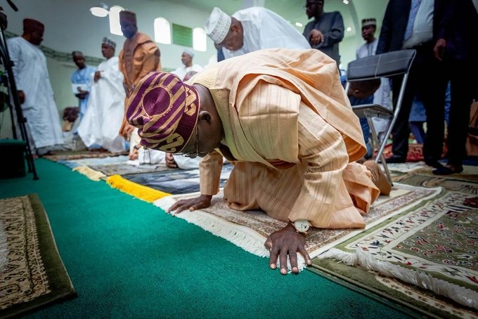 Tinubu To Observe Eid-El-Kabir In Lagos 1 Tinubu praying