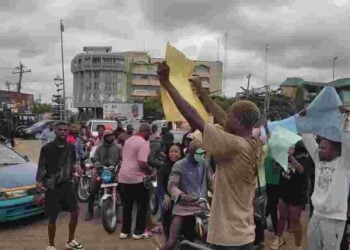 JUST-IN: Youths Protest EFCC’s Invasion Of Ondo Nightclubs