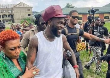 PICTORIAL: Burna Boy Shares Food To Needy In Rivers