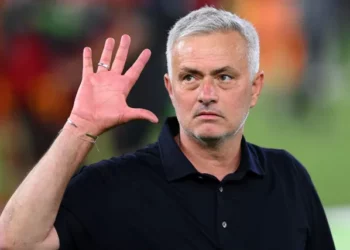 Mourinho Eyes Reunion With Tottenham Midfielder