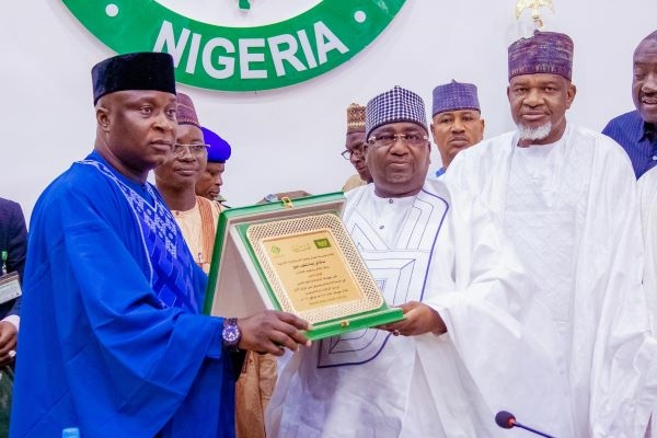 Kebbi governor Idris receiving one of the awards