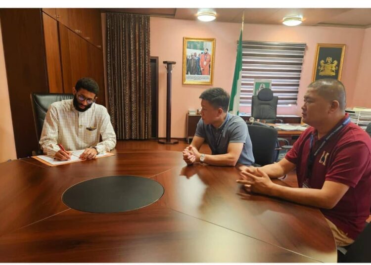 L-R: Ngelale and Mr Qiang with another official of Blackstone New Energy during the meeting.