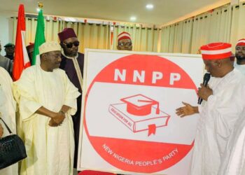 PICTORIAL: Kwankwaso Unveils New Logo For NNPP