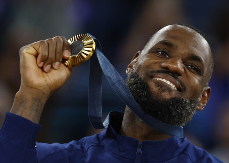 Paris 2024 Olympics - Basketball - Men's Victory Ceremony - Bercy Arena, Paris, France - August 10, 2024. Gold medallist Lebron James of United States poses with his medal. REUTERS/Evelyn Hockstein