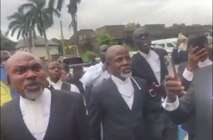 PICTORIAL: EFCC Operatives Fire Tear Gas At Protesting Lawyers In Oyo 1 IMG 20240822 WA0056