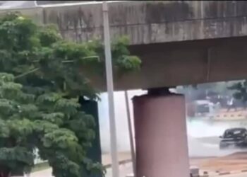 JUST-IN: Vehicles Burnt As Shiites Clash With Police In Abuja   