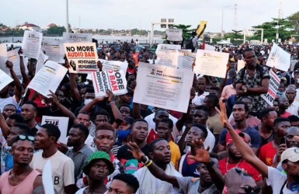 Day 6: Again, Hoodlums Chase #EndBadGovernance Protesters Away From Fawehinmi Park 1 Protesters