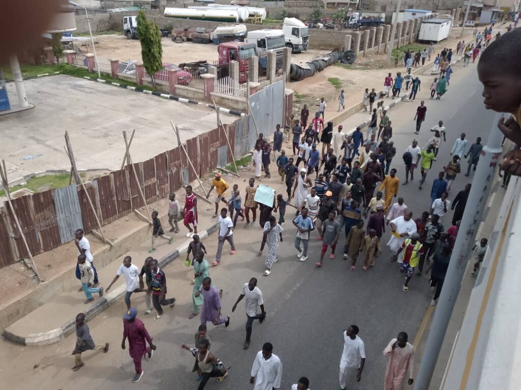 Police Disperse Protesters’ Attempt To Enter Kano Gov’t House