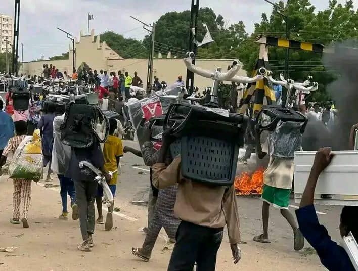 Hoodlums Loot Multi-million Naira Items From NCC Industrial Park In Kano