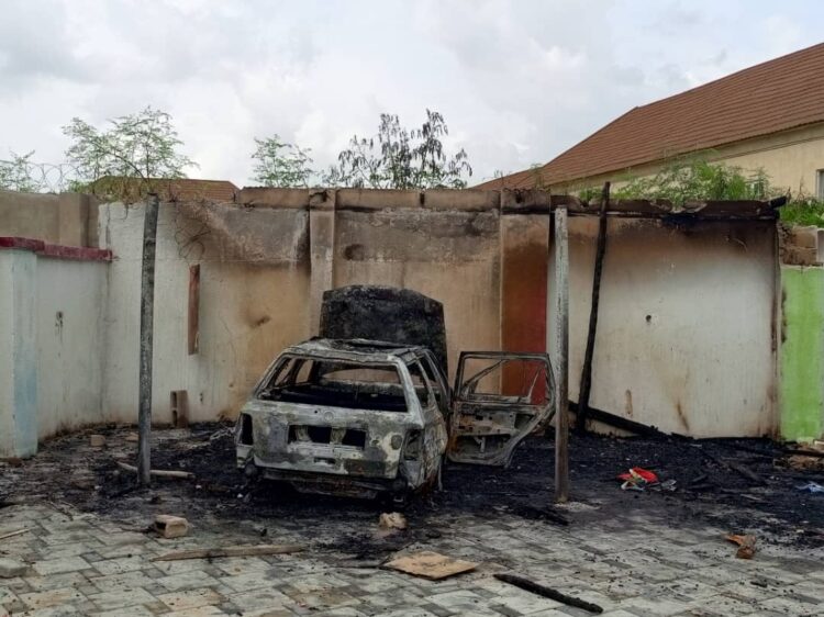 10 Injured As Hoodlums Set Jigawa APC Secretariat On Fire, Loot Agricultural Stores 1 Protest: 10 Injured As Hoodlums Set Jigawa APC Secretariat On Fire, Loot Agricultural Stores