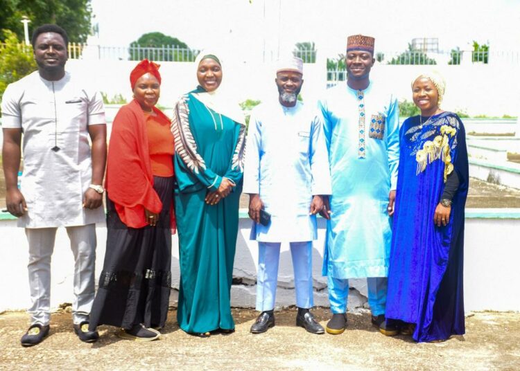 The newly elected executives of Kwara State Council of the Nigeria Union of Journalists (NUJ) in a group photograph with the chief press secretary to the State governor, Rafiu Ajakaye (3rd from right). Photo by Abdullahi Olesin, Ilorin.