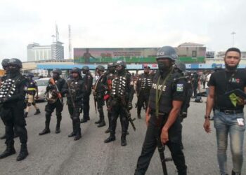 Hardship Protest: Battle-ready Security Forces Stationed At Lekki Tollgate In Lagos   