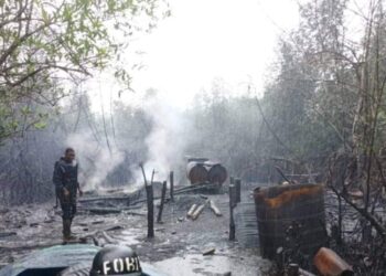 PICTORIAL: Navy Destroys 19 Illegal Refining Sites, Arrests 8 Suspected Oil Thieves