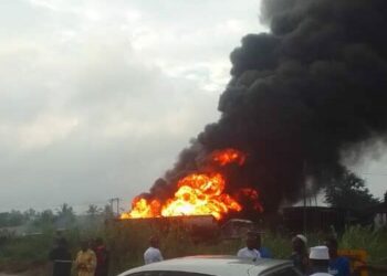 Scores Injured, Vehicles Razed As Fire Guts Petrol Tanker In Oyo
