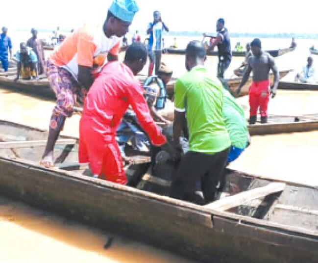 Rescue team and sympathisers searching for victims and bodies following the boat mishap that occurred in Gwajibo village in Niger State, yesterday.