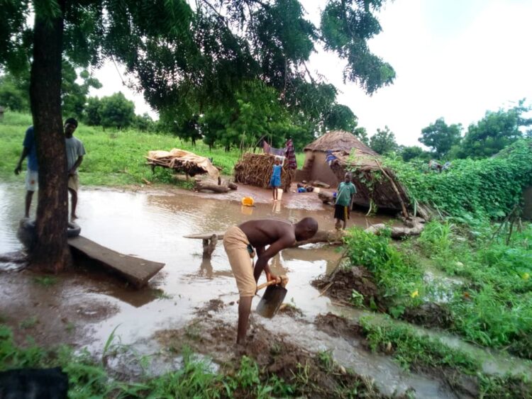 Flood displaces 80 households
