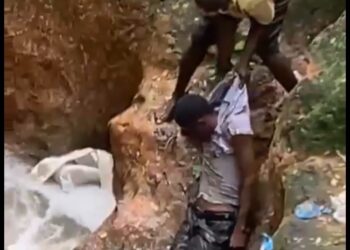 Police Allegedly ‘Chase’ Man Into Canal In Lagos