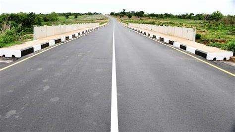 Oyo Gov’t Bars Heavy-duty Trucks From Plying New Iseyin-Ogbomoso Road 1 Oyo road