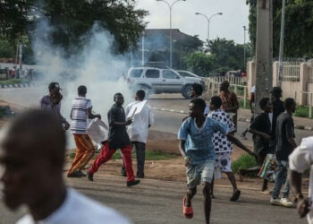 JUST-IN: Police Fire Teargas At Protesters In Abuja