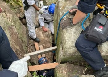 PICTORIAL: Woman Trapped Upside Down Between Rocks For 7 Hours In Australia