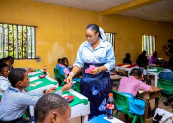 Enugu Deputy Gov’s Wife Unveils Reading Club For Sec School Students