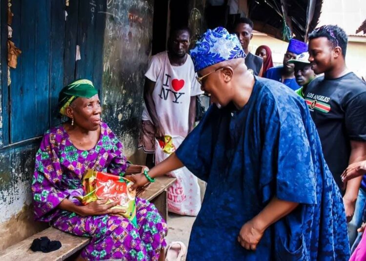 Osun Monarch Oluwo Shares Cash