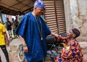 Osun Monarch Oluwo Shares Cash