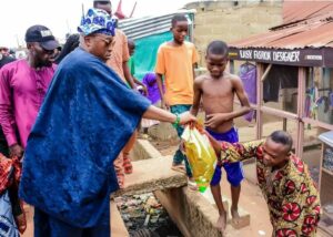 Osun Monarch Oluwo Shares Cash