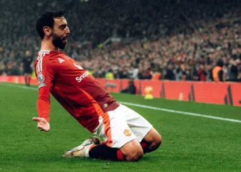 Fernandes Inspires Man Utd To Victory Over Leicester