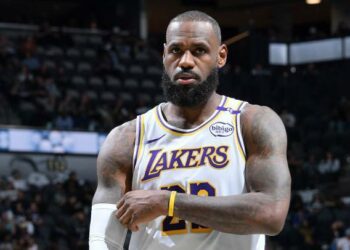 NBA: James Makes History As Lakers Down Spurs